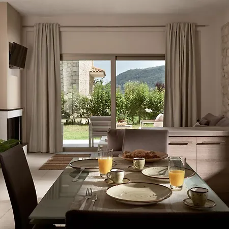 Avesta Private - Iokasti Vlikhón